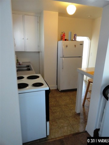 727 Roberts Street Reno, NV 89502 - Photo 5 of 11 a utility room with dryer and washer