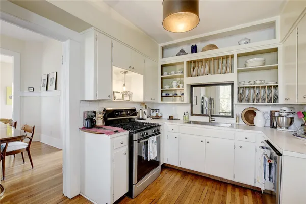 $2,750 | 221 North Johnson Avenue, San Marcos, TX 78666