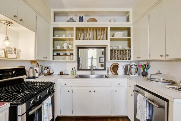 $2,750 | 221 North Johnson Avenue, San Marcos, TX 78666