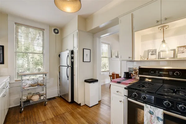 $2,750 | 221 North Johnson Avenue, San Marcos, TX 78666