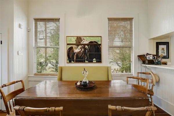 $2,750 | 221 North Johnson Avenue, San Marcos, TX 78666