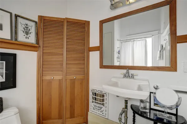 $2,750 | 221 North Johnson Avenue, San Marcos, TX 78666