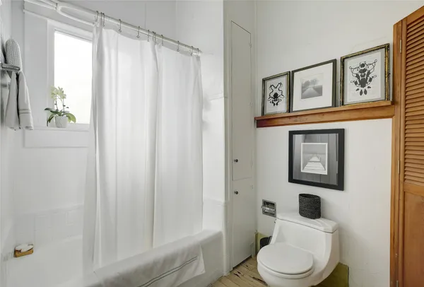 $2,750 | 221 North Johnson Avenue, San Marcos, TX 78666