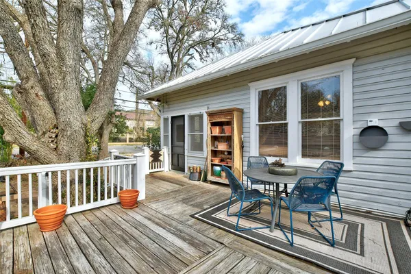 $2,750 | 221 North Johnson Avenue, San Marcos, TX 78666