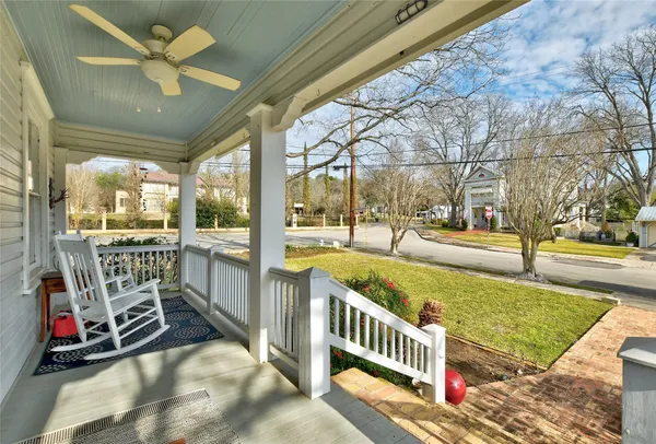 $2,750 | 221 North Johnson Avenue, San Marcos, TX 78666