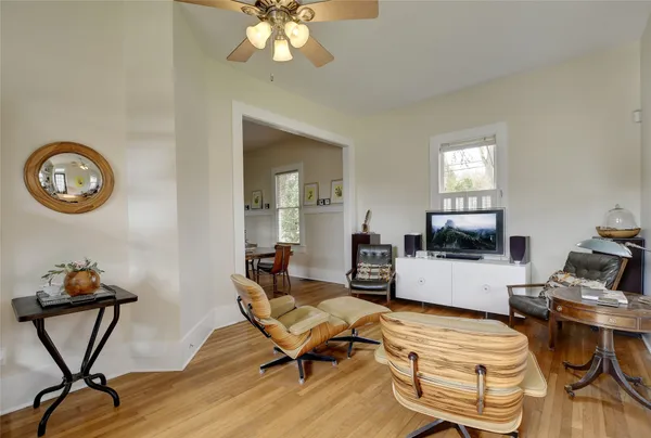 $2,750 | 221 North Johnson Avenue, San Marcos, TX 78666