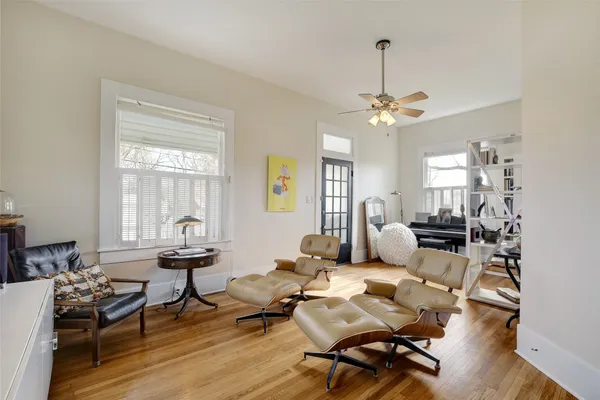 $2,750 | 221 North Johnson Avenue, San Marcos, TX 78666