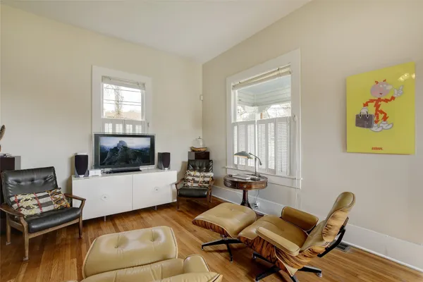 $2,750 | 221 North Johnson Avenue, San Marcos, TX 78666