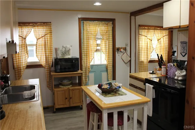 $400,000 | 4972 Highway 31, Clay, NY 13041