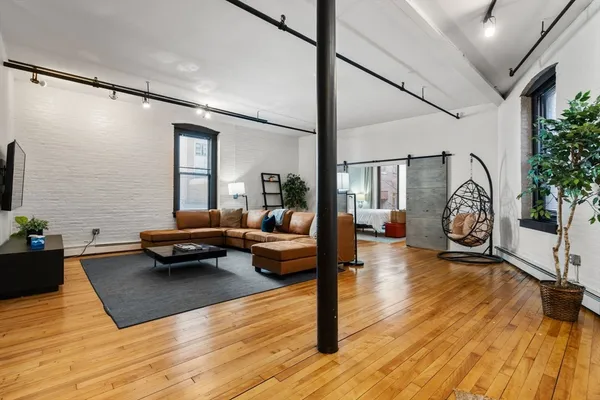 $1,649,000 | 13-19 Stanhope Street, Unit 2A, Boston, MA 02116
