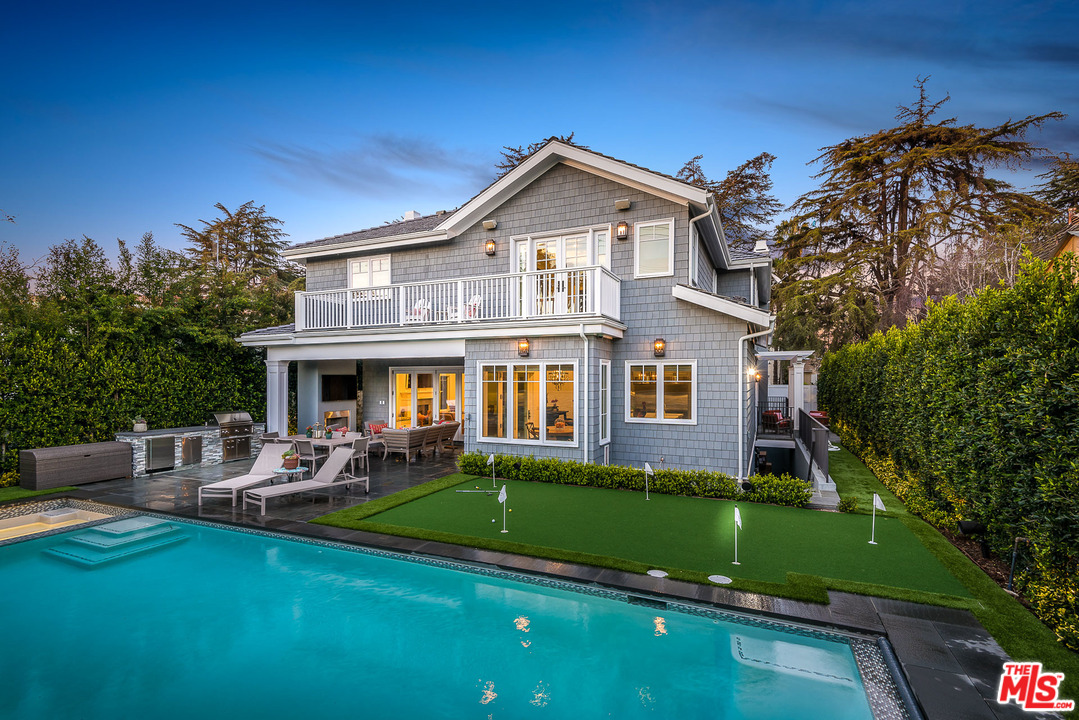 222 20th Street Santa Monica, CA 90402 - Photo 2 of 44 a front view of a house with a garden