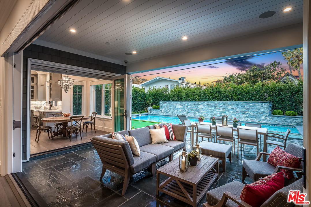 222 20th Street Santa Monica, CA 90402 - Photo 16 of 44 a outdoor living space with furniture and garden view