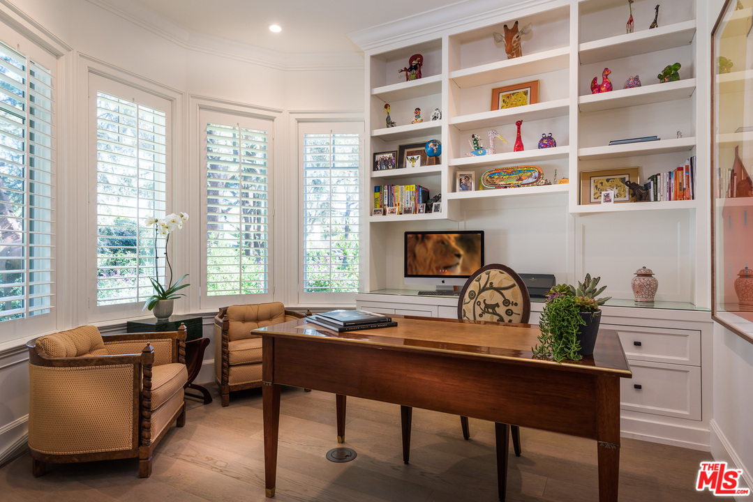 222 20th Street Santa Monica, CA 90402 - Photo 17 of 44 a living room with furniture and a bookshelf