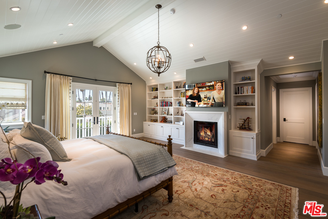 222 20th Street Santa Monica, CA 90402 - Photo 18 of 44 a spacious bedroom with a large bed and a fireplace