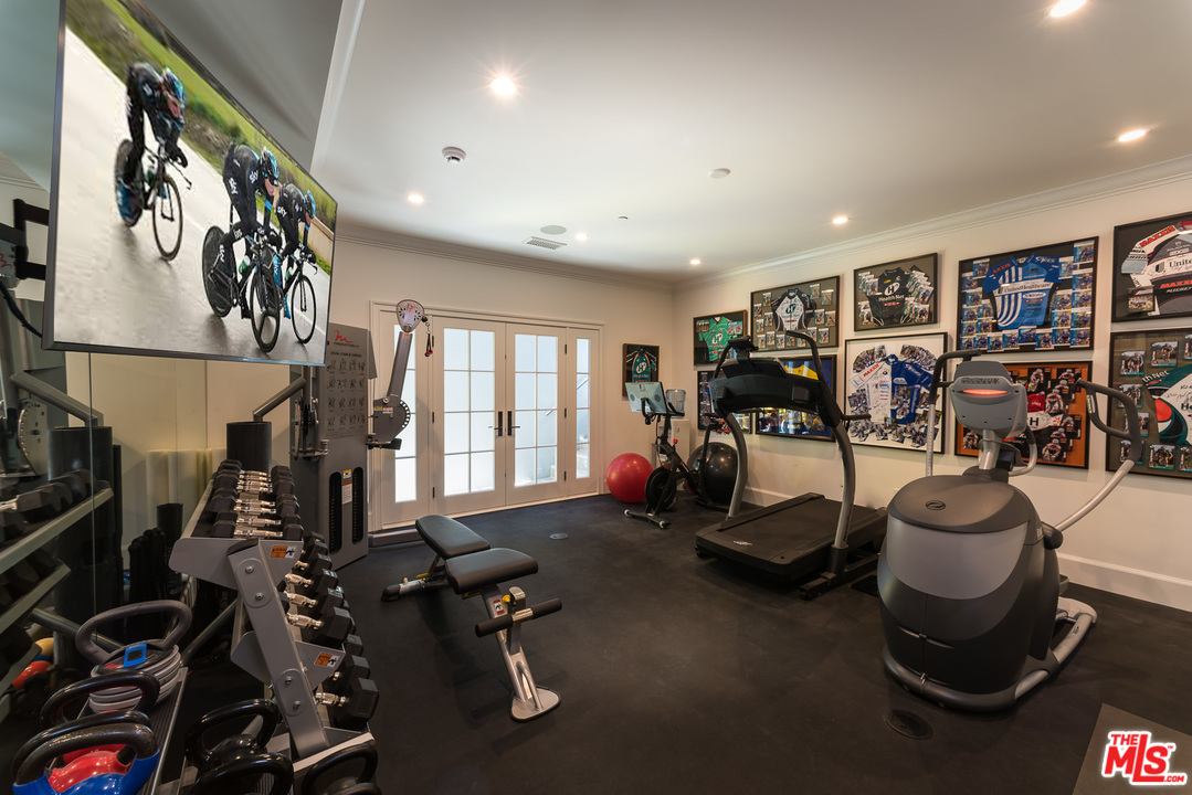 222 20th Street Santa Monica, CA 90402 - Photo 27 of 44 a view of a room with gym equipment