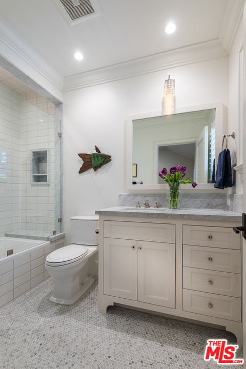 222 20th Street Santa Monica, CA 90402 - Photo 36 of 44 a bathroom with a double vanity sink and a mirror