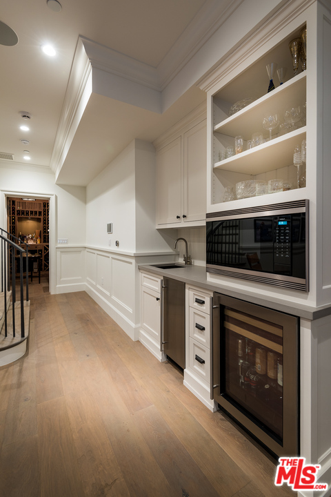 222 20th Street Santa Monica, CA 90402 - Photo 37 of 44 a kitchen with stainless steel appliances granite countertop a stove and a refrigerator