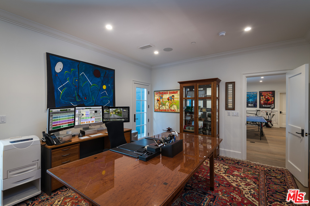 222 20th Street Santa Monica, CA 90402 - Photo 38 of 44 a living room with furniture rug and window