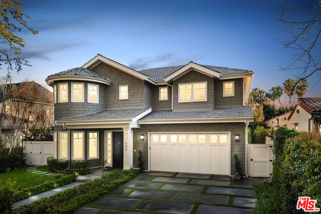 222 20th Street Santa Monica, CA 90402 - Photo 43 of 44 a front view of a house with garden