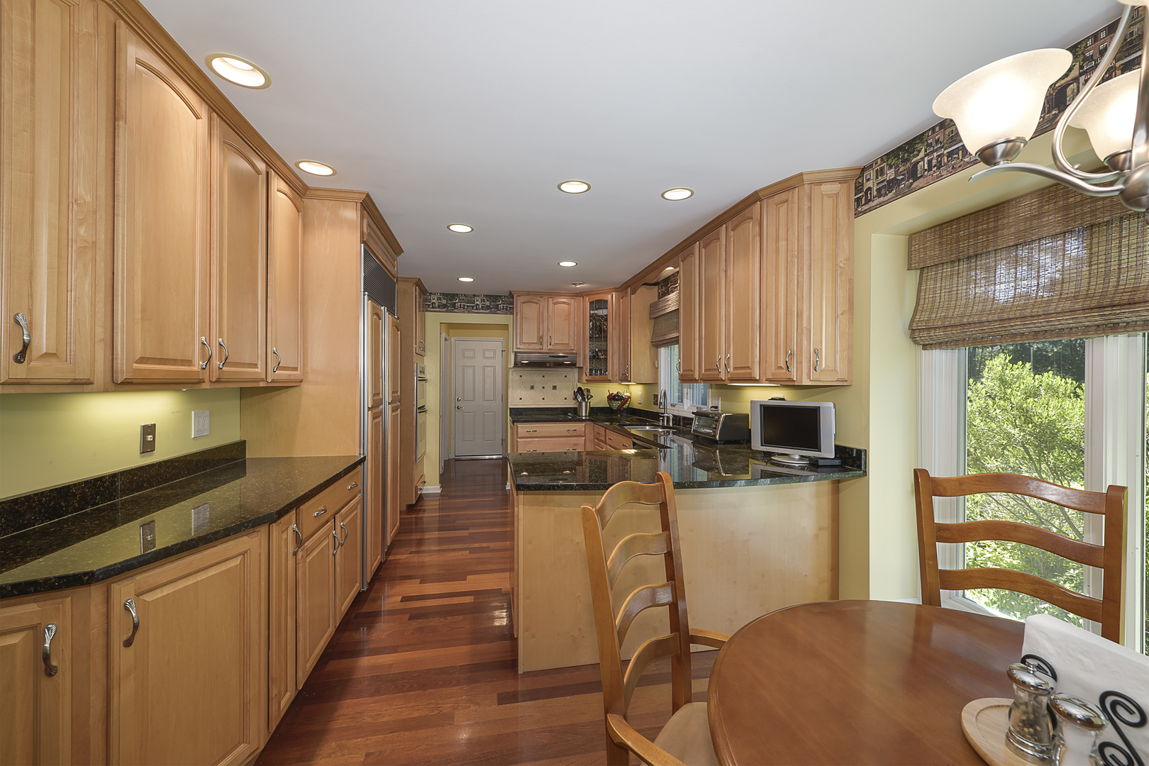 594 Scots Court Inverness, IL 60067 - Photo 3 of 17 Gallery Image 3