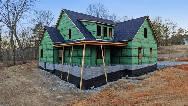 a view of a yard in front of house