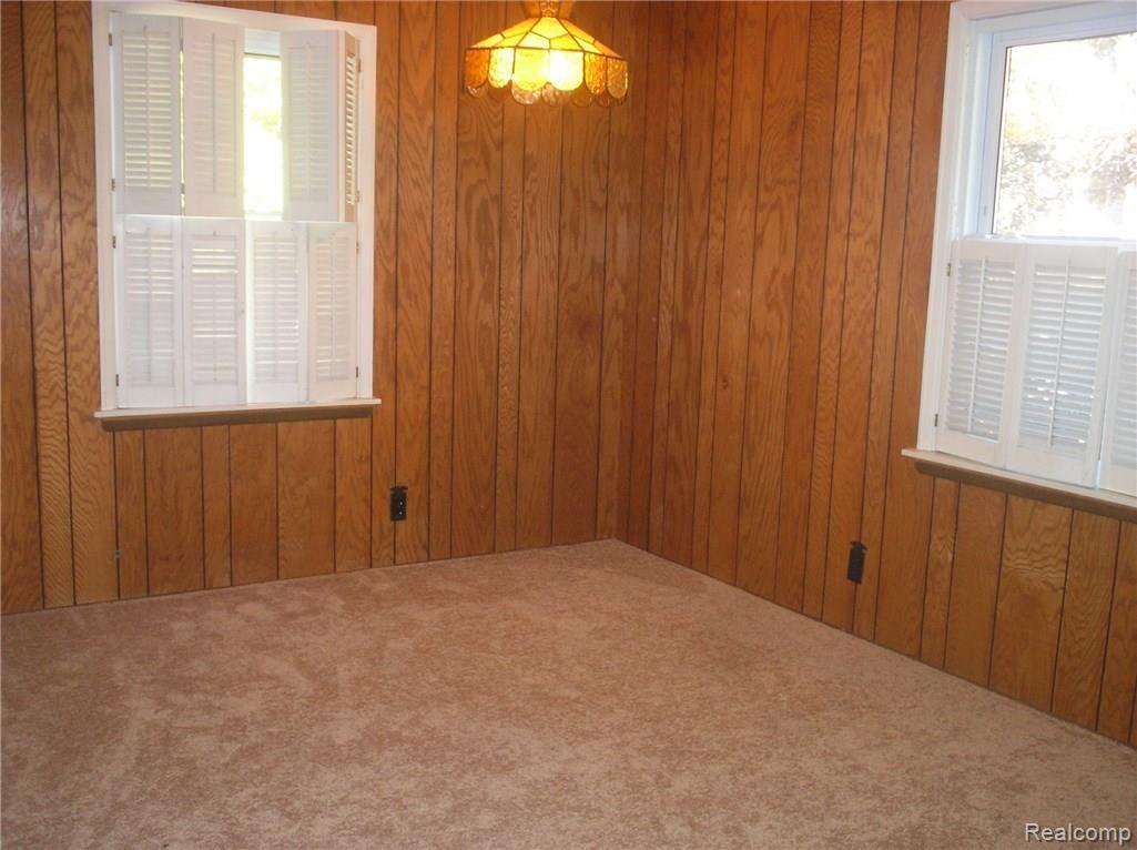 471 Lexington Road Grosse Pointe, MI 48236 - Photo 17 of 29 P1010481.JPG