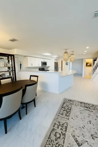 $749,000 | 433 Paula Drive South, Unit 32, Dunedin, FL 34698