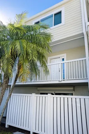 $735,000 | 433 Paula Drive South, Unit 32, Dunedin, FL 34698