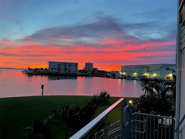 $749,000 | 433 Paula Drive South, Unit 32, Dunedin, FL 34698