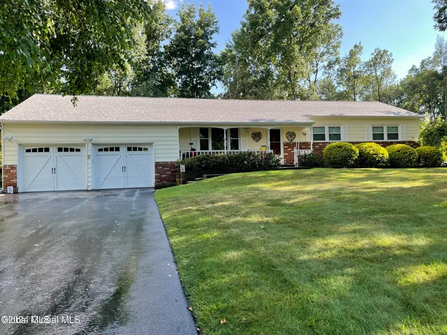 $1,800 | 18 Conver Drive, Saratoga Springs, NY 12866