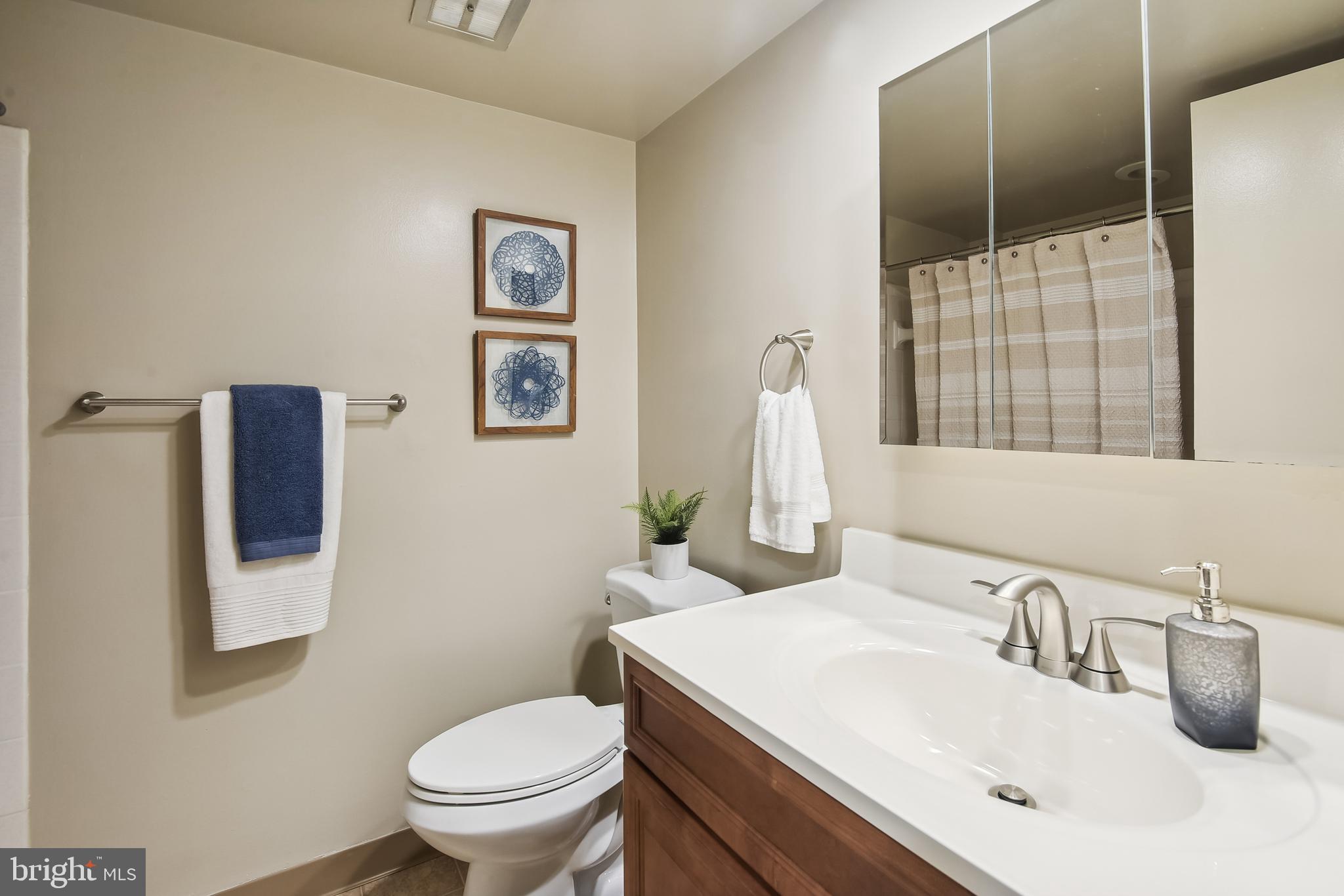 1416 Northgate Square, Unit 12B Reston, VA 20190 - Photo 14 of 23 Full Primary Bath