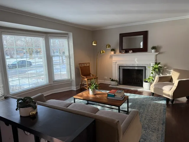 $700,000 | 2523 Hastings Avenue, Evanston, IL 60201