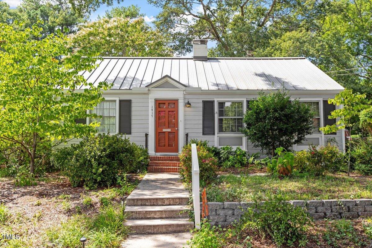 a view of front of house with a yard