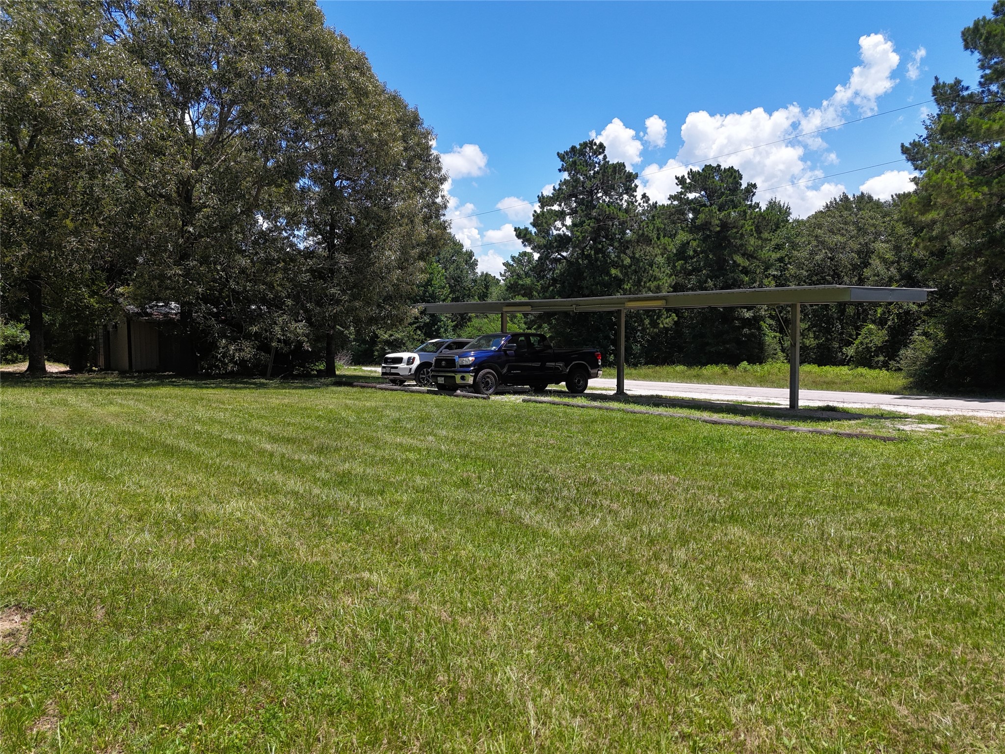 253 Old Groveton Road Onalaska, TX 77360 - Photo 8 of 19 PLENTY OF PARKING