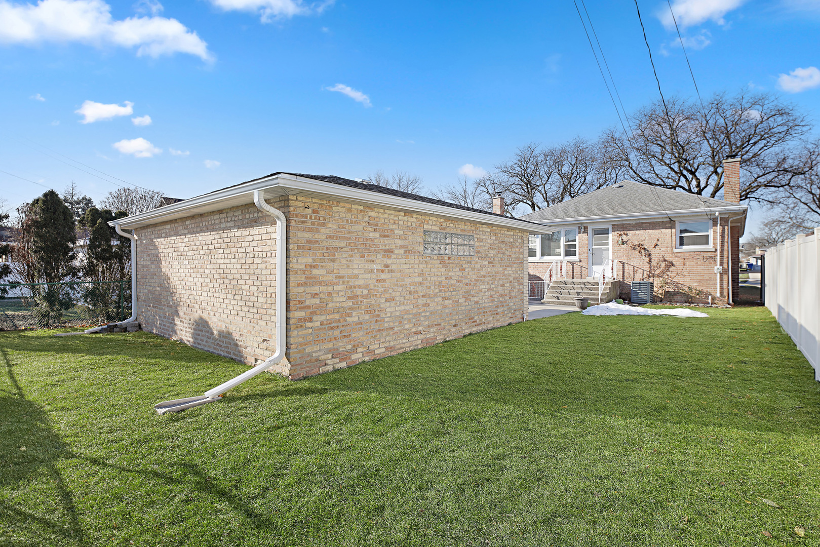 4941 North Normandy Avenue Chicago, IL 60656 - Photo 26 of 35 a backyard of a house with lots of green space