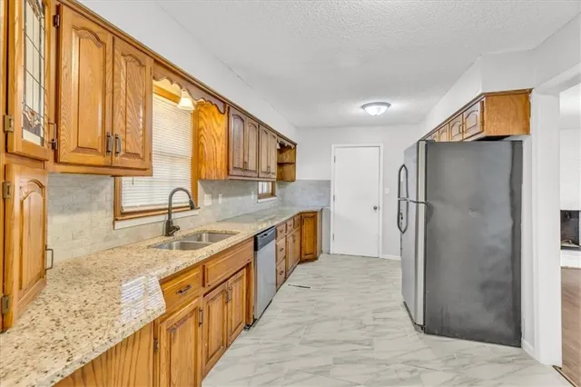 $315,000 | 1484 Hemlock Drive, Liberty, MO 64068