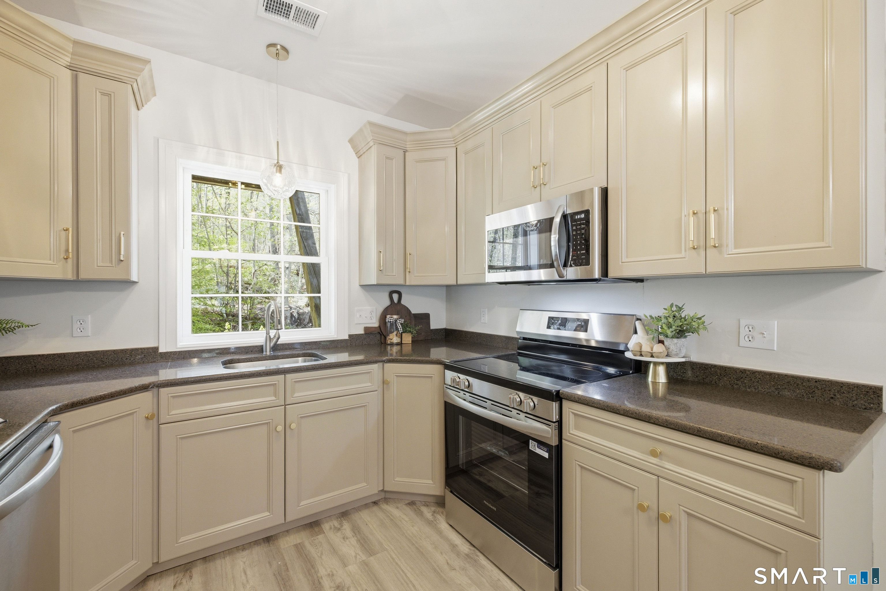 28 Armstrong Road, Unit C13 Coventry, CT 06238 - Photo 13 of 33