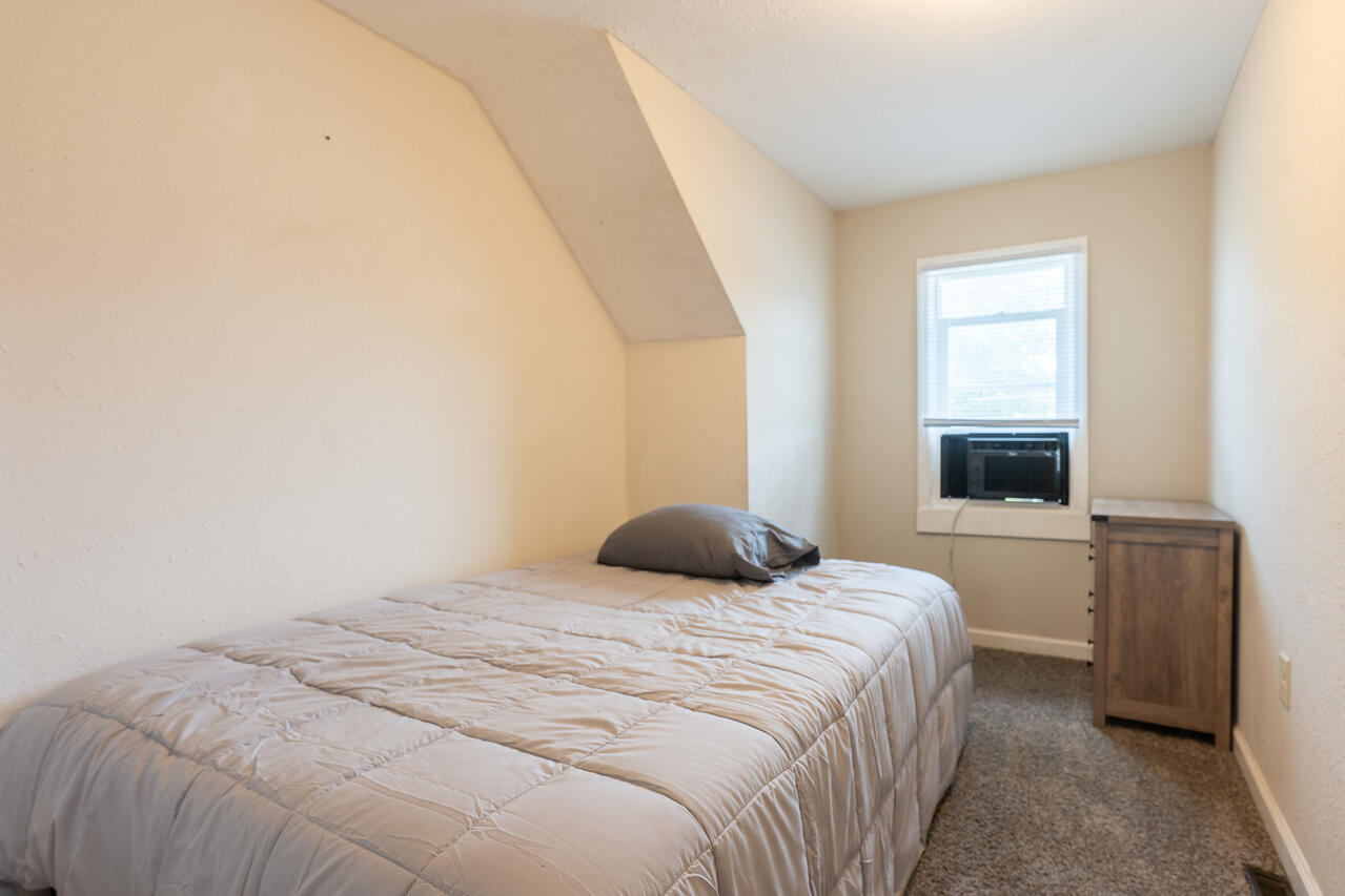 1702 Wisconsin Avenue, Unit 1704 Beloit, WI 53511 - Photo 8 of 23 Upper