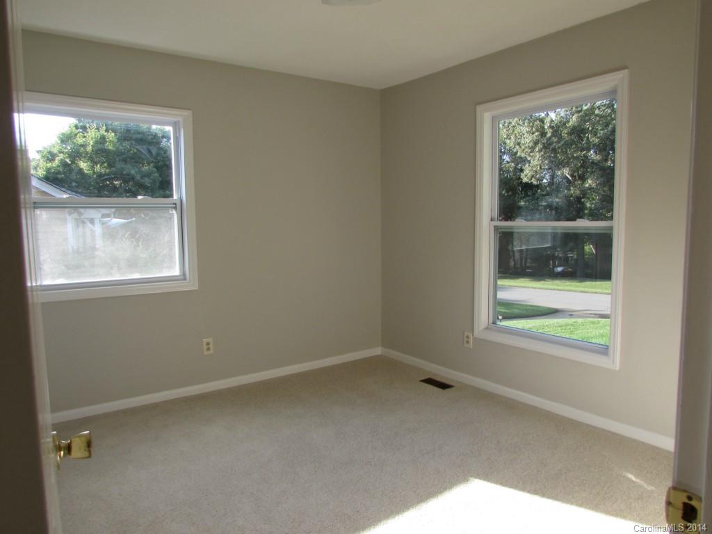 11070 Painted Tree Road Charlotte, NC 28226 - Photo 18 of 21 Gallery Image 18