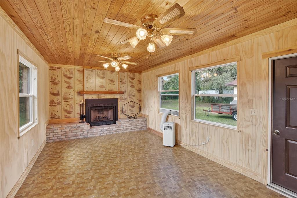 1113 South Wiggins Road Plant City, FL 33566 - Photo 19 of 39 Gallery Image 19