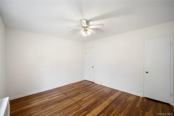 $275,000 | 220-04 Stronghurst Avenue, Unit LOWR | Bellerose