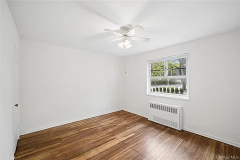 $275,000 | 220-04 Stronghurst Avenue, Unit LOWR | Bellerose