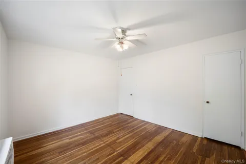 $275,000 | 220-04 Stronghurst Avenue, Unit LOWR | Bellerose