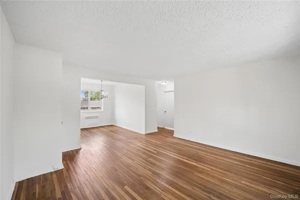 $275,000 | 220-04 Stronghurst Avenue, Unit LOWR | Bellerose