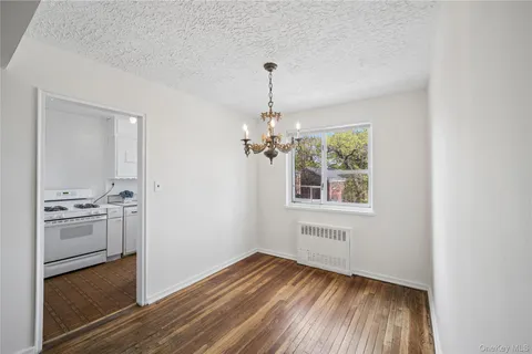 $275,000 | 220-04 Stronghurst Avenue, Unit LOWR | Bellerose