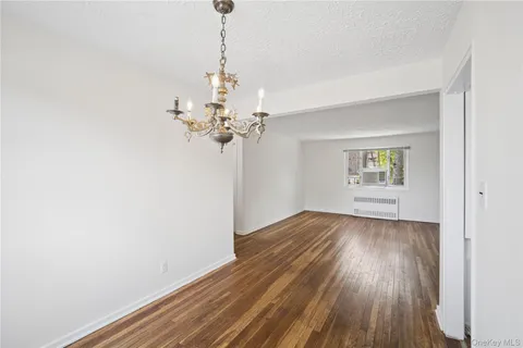 $275,000 | 220-04 Stronghurst Avenue, Unit LOWR | Bellerose