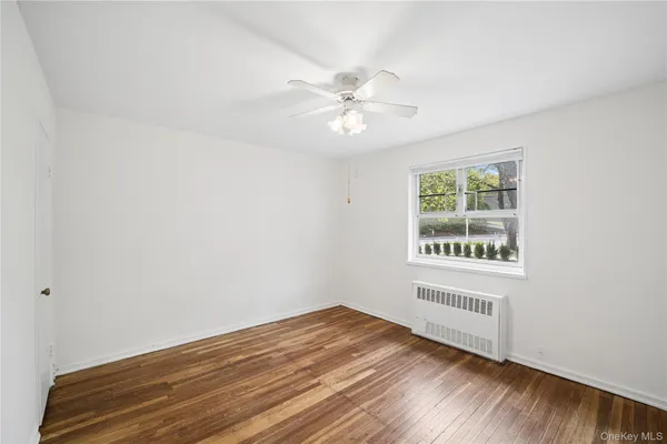 $275,000 | 220-04 Stronghurst Avenue, Unit LOWR | Bellerose