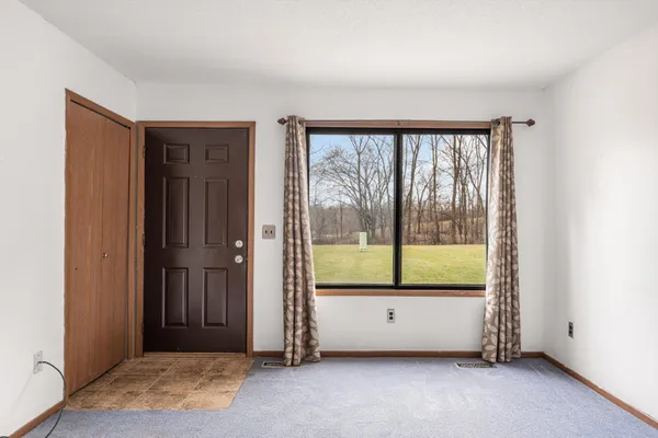 $180,000 | 1658 Helena Road North, Oakdale, MN 55128