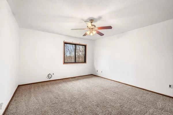 $180,000 | 1658 Helena Road North, Oakdale, MN 55128