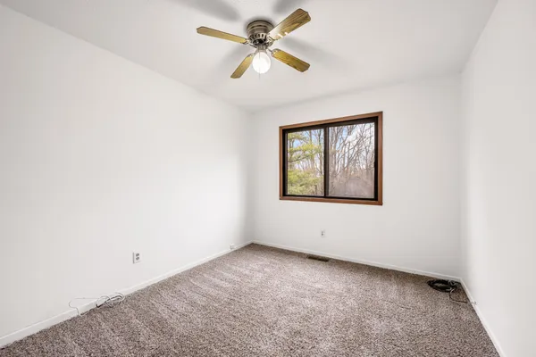 $180,000 | 1658 Helena Road North, Oakdale, MN 55128